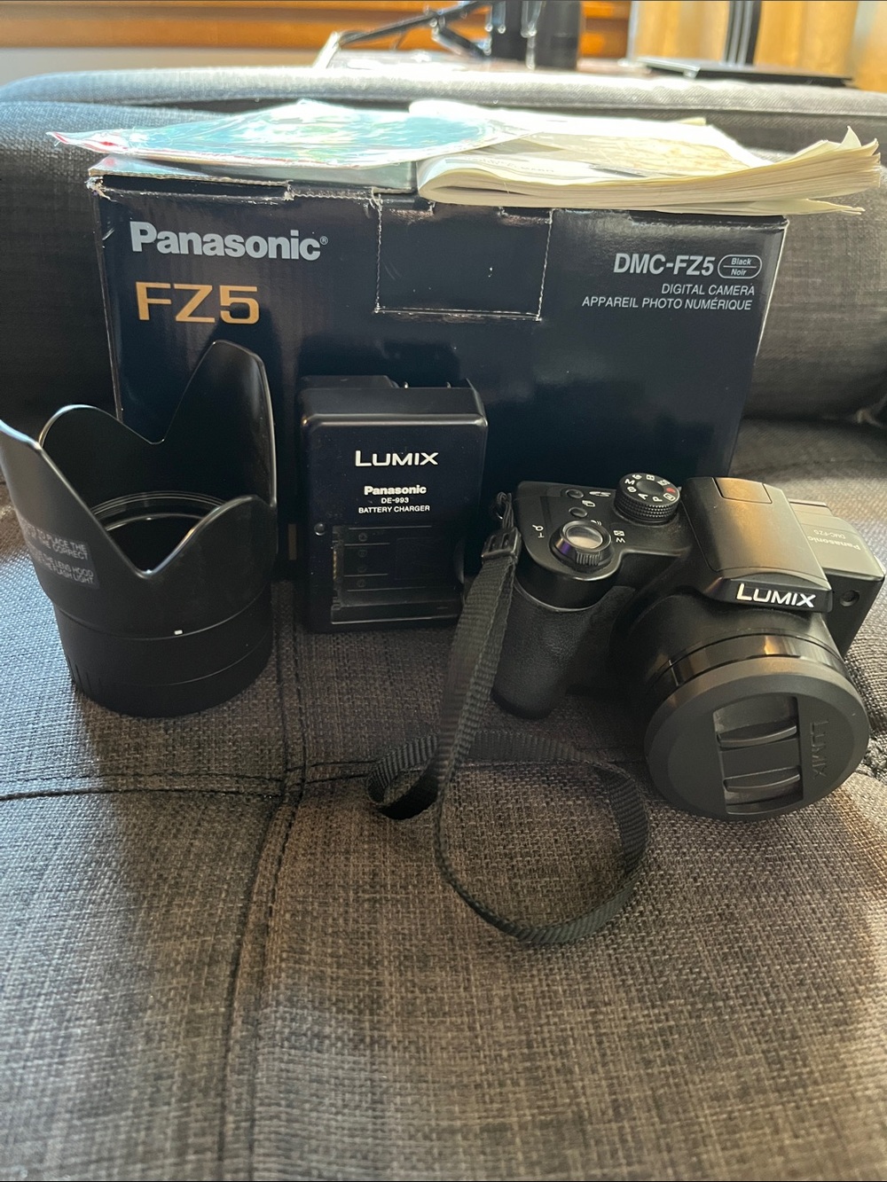 Vintage Panasonic Lumix DMC-LUMIX
FZ5 Digital Camera